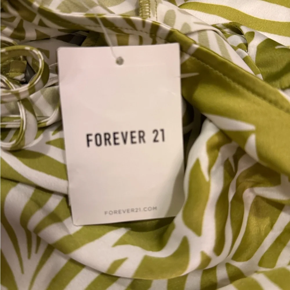 Forever 21 Tropical Leaf Halter Jumpsuit – Olive Green Palm Print, NWT - Picture 6 of 6